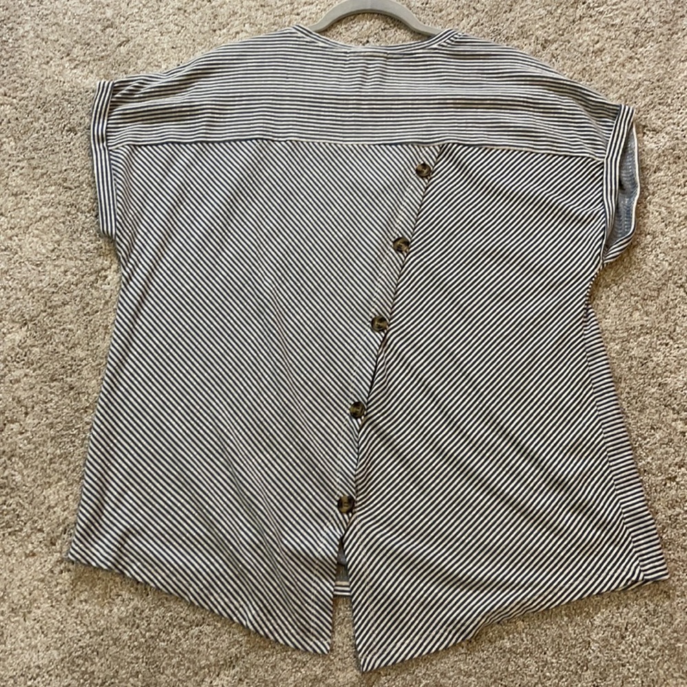 Adorable Retrology blue/white striped short sleeve button back top, 1x - Picture 5 of 7